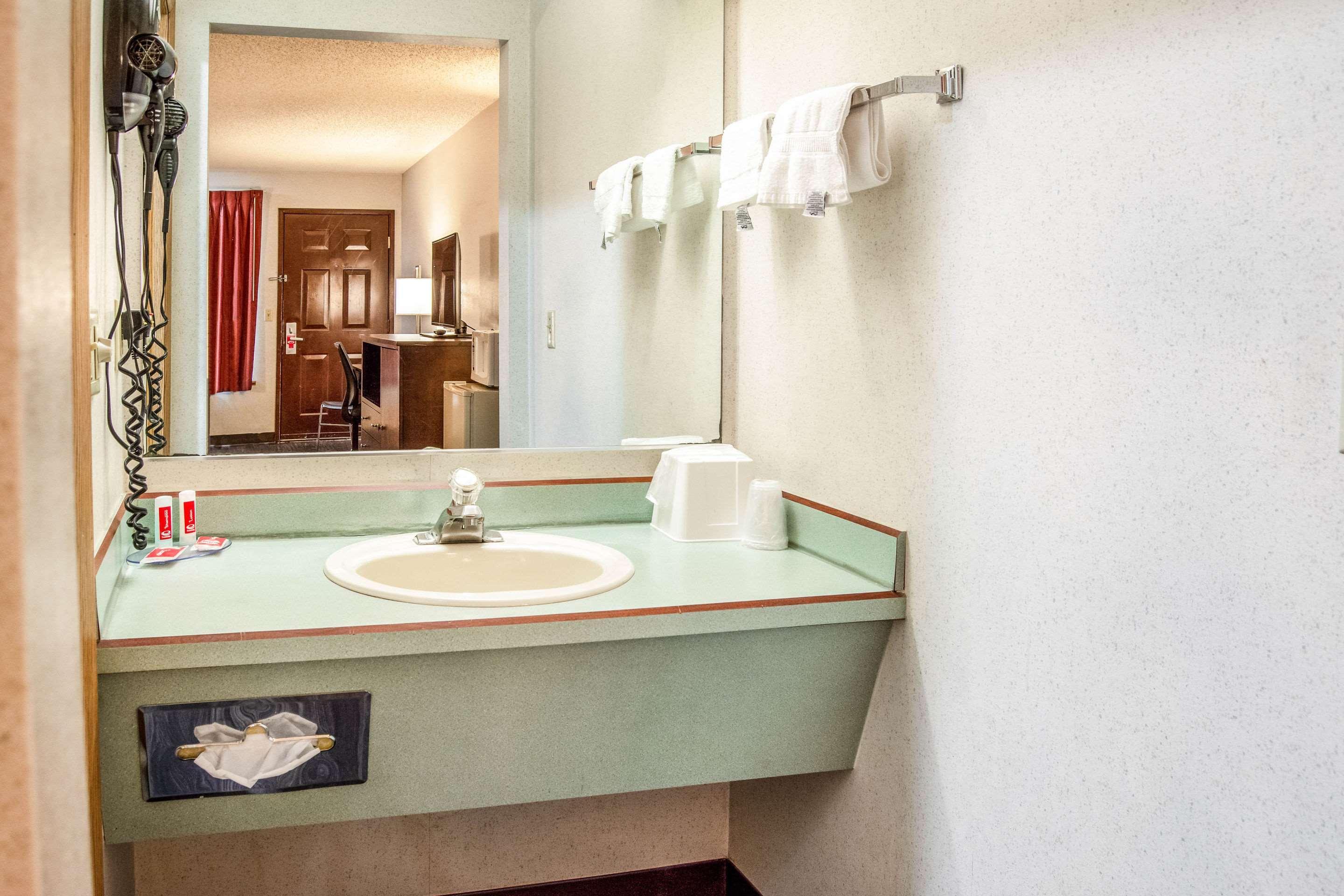 Econo Lodge Southeast Milwaukie/Portland Екстериор снимка