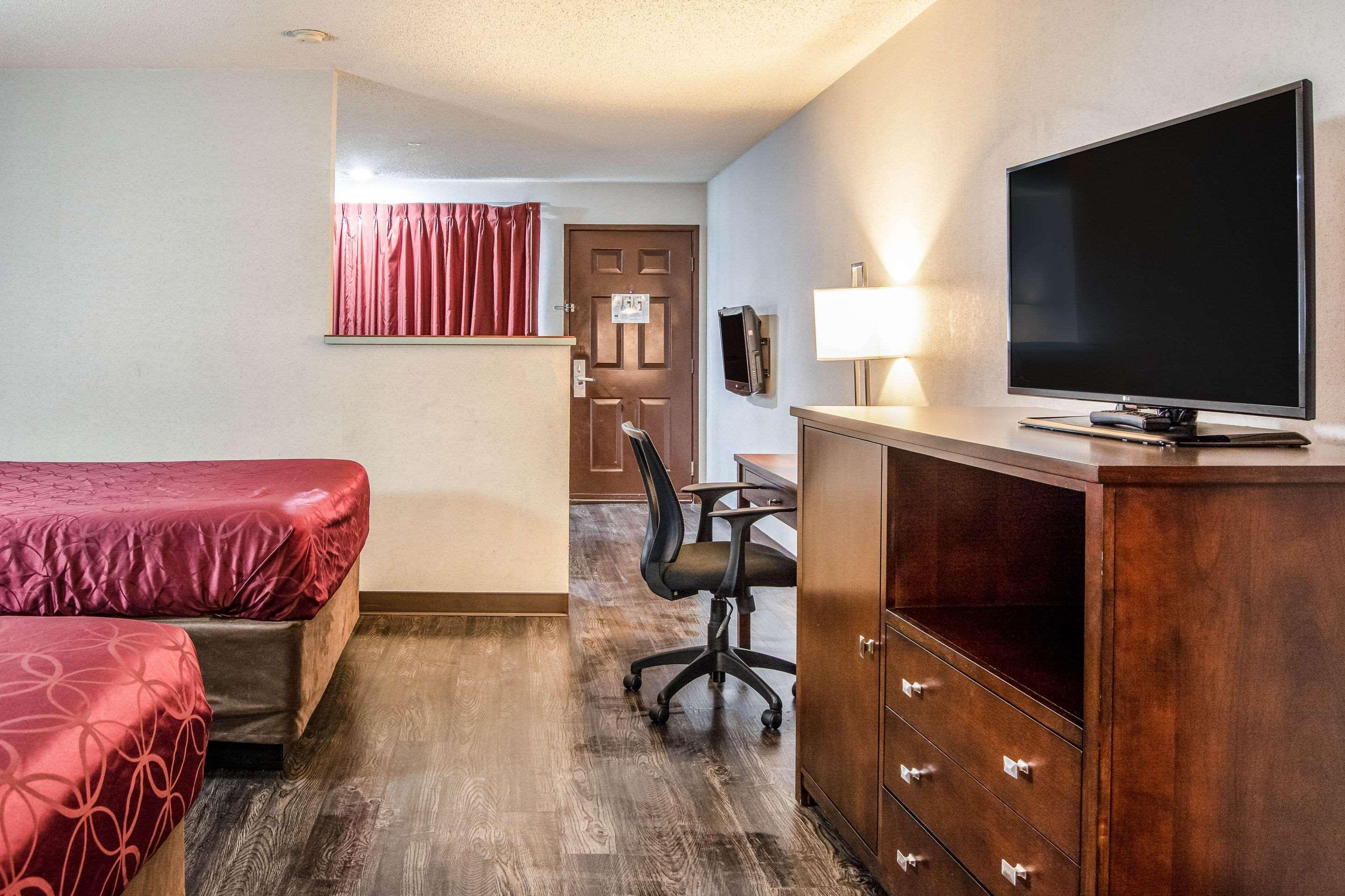 Econo Lodge Southeast Milwaukie/Portland Екстериор снимка
