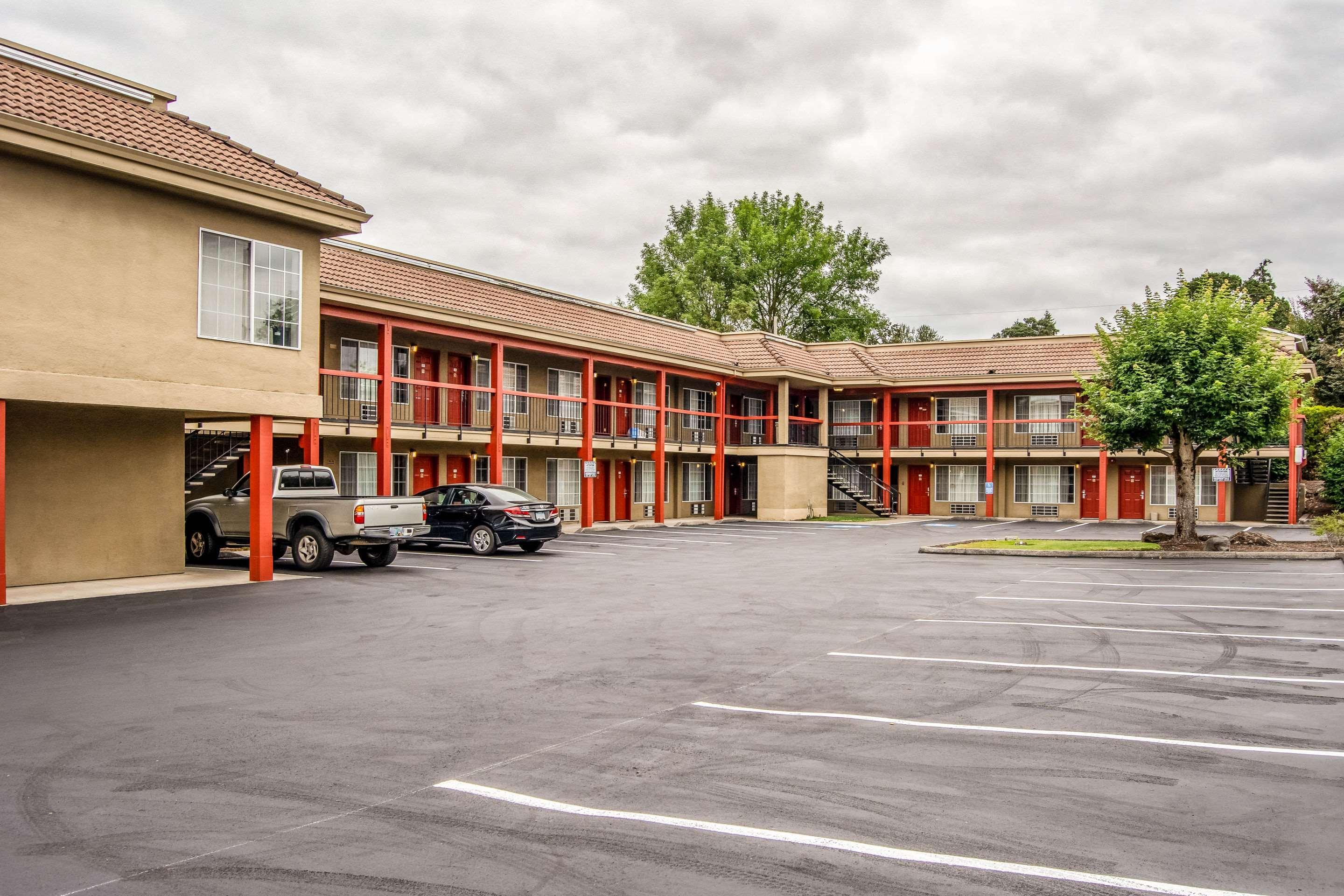 Econo Lodge Southeast Milwaukie/Portland Екстериор снимка