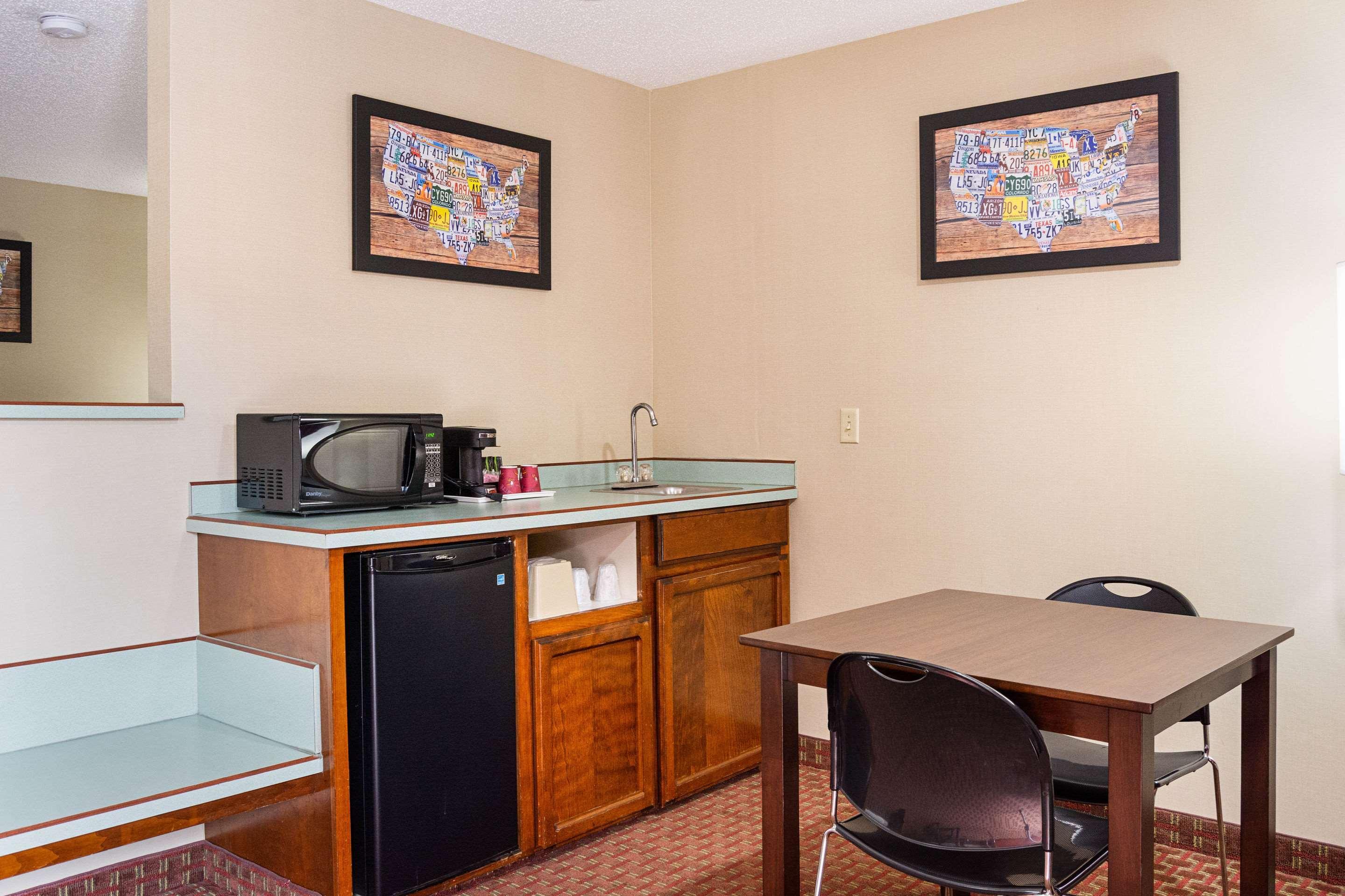 Econo Lodge Southeast Milwaukie/Portland Екстериор снимка