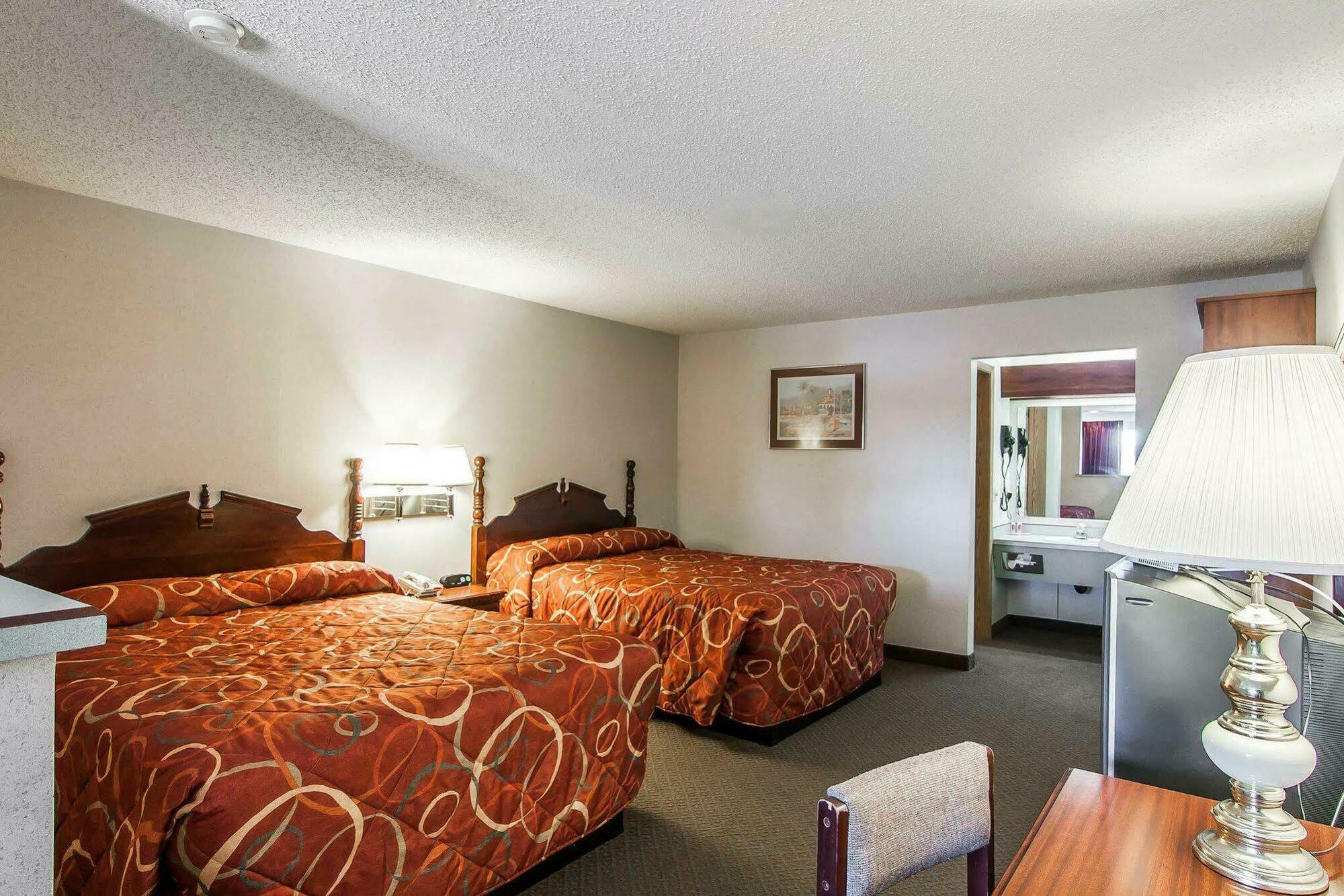 Econo Lodge Southeast Milwaukie/Portland Екстериор снимка