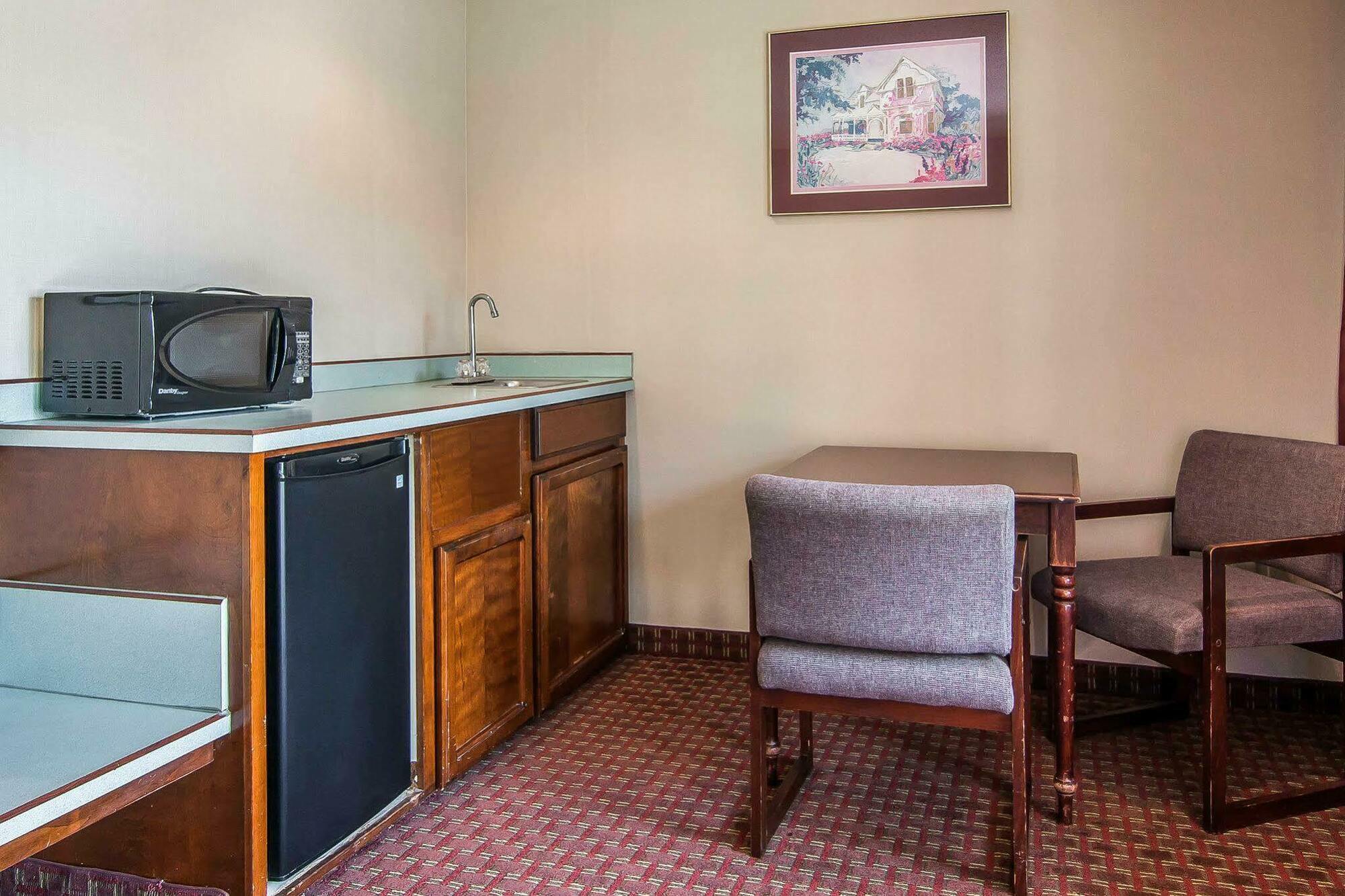 Econo Lodge Southeast Milwaukie/Portland Екстериор снимка